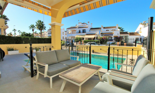 Resale - Villa - Villamartín - Los Dolses