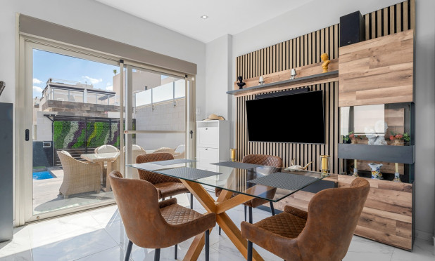 Resale - Villa - Orihuela Costa - Villamartín