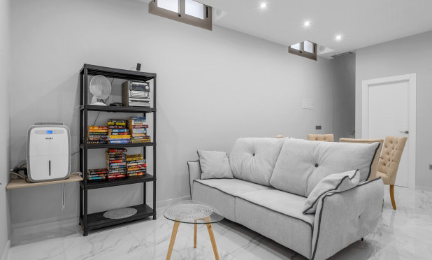 Resale - Villa - Orihuela Costa - Villamartín