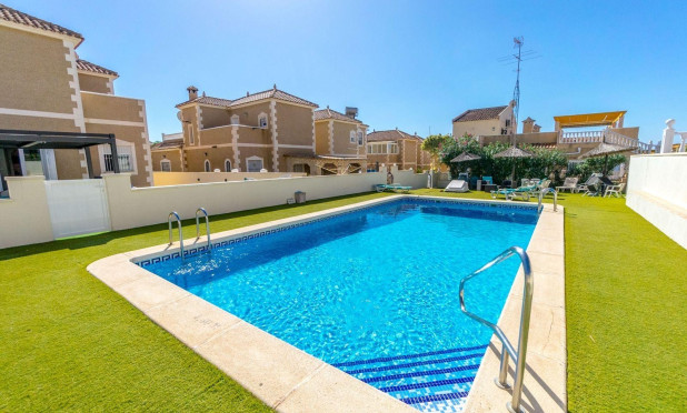 Resale - Villa - Orihuela Costa - Villamartín