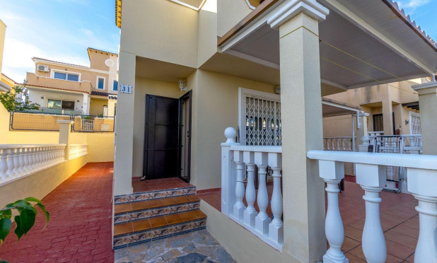 Resale - Villa - Orihuela Costa - Villamartín