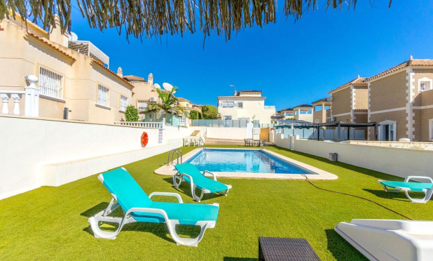 Resale - Villa - Orihuela Costa - Villamartín