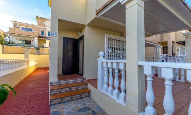 Resale - Villa - Orihuela Costa - Villamartín