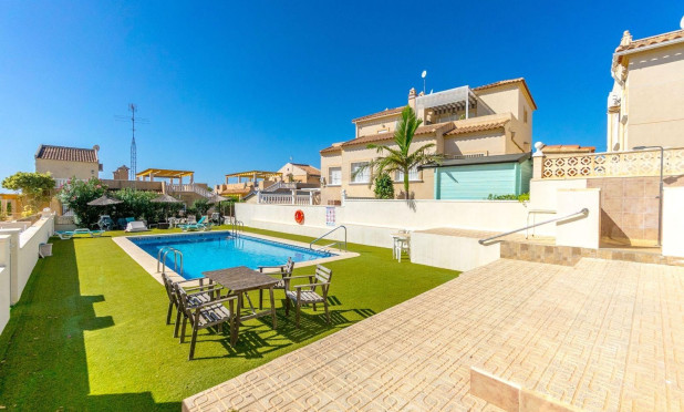 Resale - Villa - Orihuela Costa - Villamartín