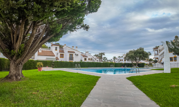 Resale - Villa - Orihuela Costa - Villamartín