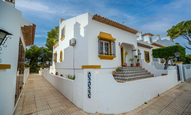 Resale - Villa - Orihuela Costa - Villamartín