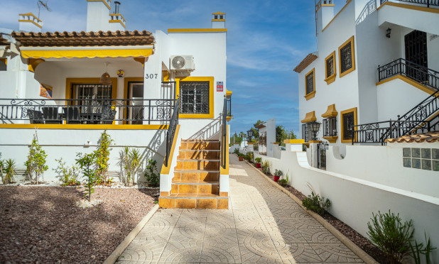 Resale - Villa - Orihuela Costa - Villamartín