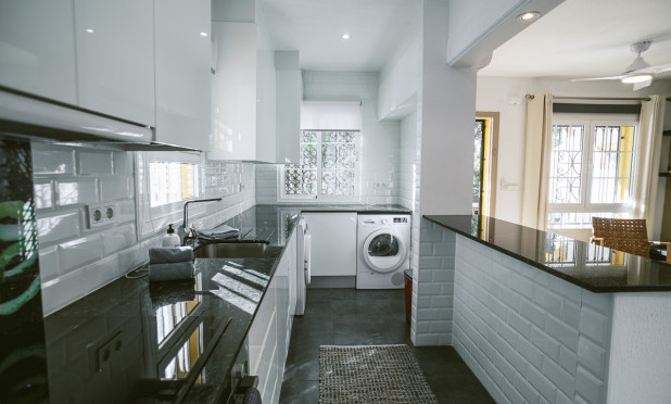 Resale - Villa - Orihuela Costa - Villamartín