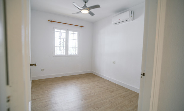 Resale - Villa - Orihuela Costa - Villamartín