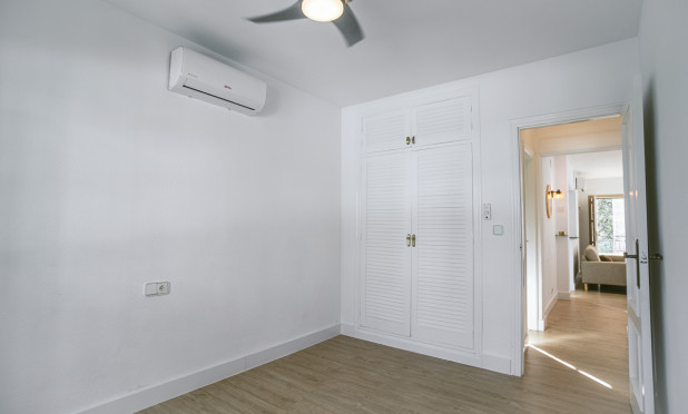 Resale - Villa - Orihuela Costa - Villamartín