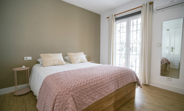 Resale - Villa - Orihuela Costa - Villamartín