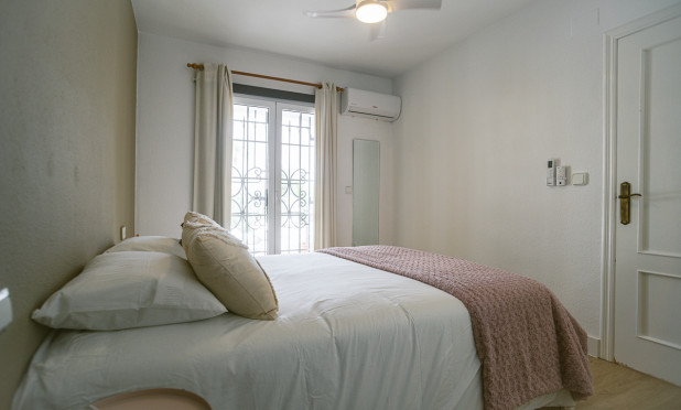 Resale - Villa - Orihuela Costa - Villamartín