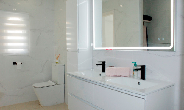 Resale - Villa - Orihuela Costa - Villamartín