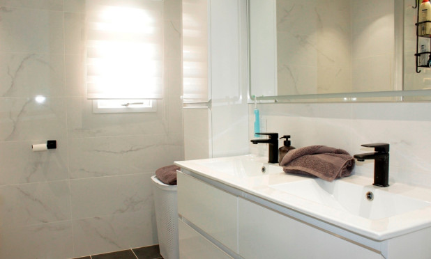 Resale - Villa - Orihuela Costa - Villamartín