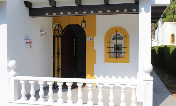 Resale - Villa - Orihuela Costa - Villamartín