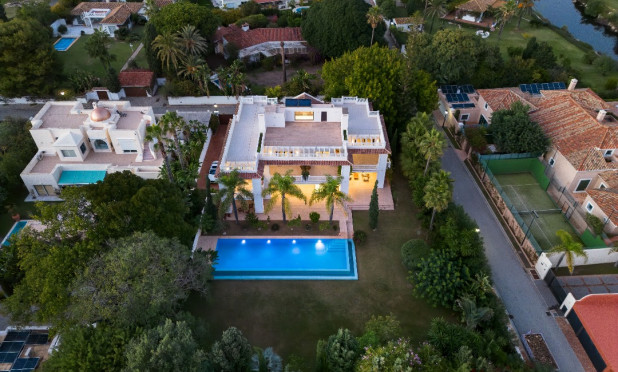 Neue Gebäude - Villa - Estepona