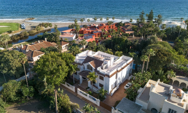 Neue Gebäude - Villa - Estepona