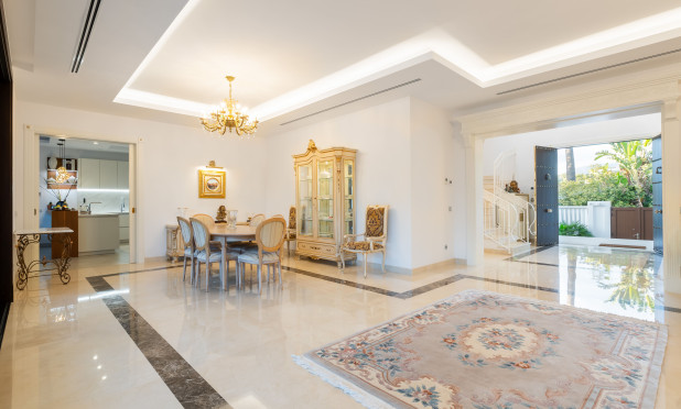 Neue Gebäude - Villa - Estepona