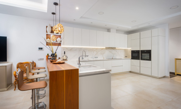 Neue Gebäude - Villa - Estepona