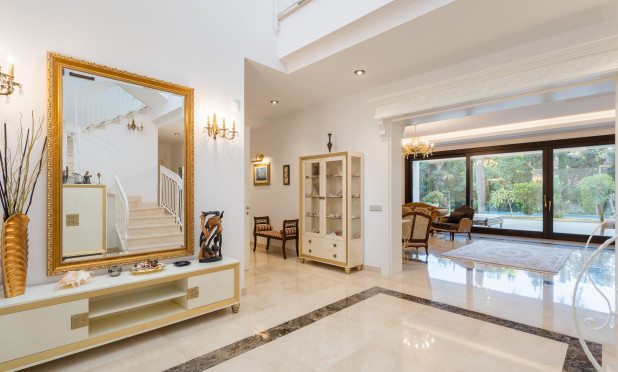 Neue Gebäude - Villa - Estepona