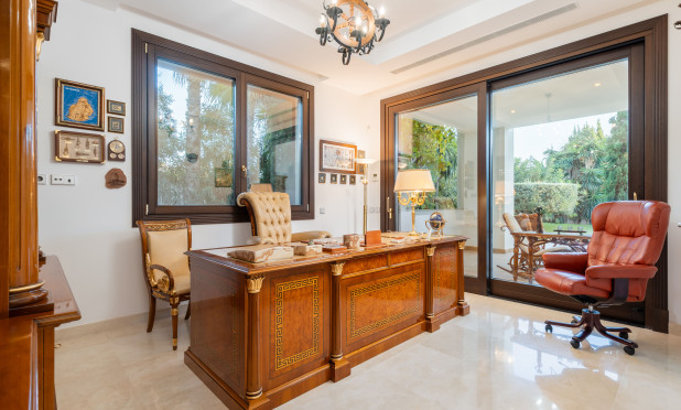 Neue Gebäude - Villa - Estepona