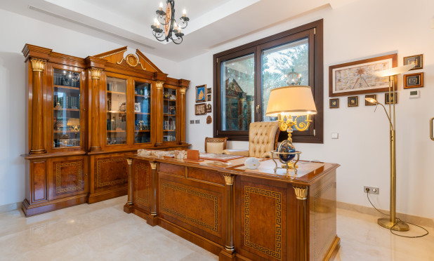 Neue Gebäude - Villa - Estepona