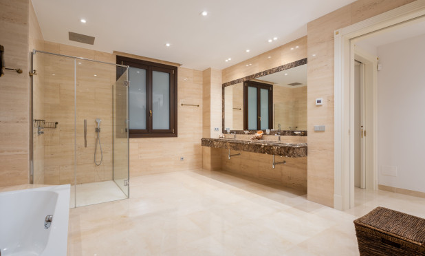 Neue Gebäude - Villa - Estepona