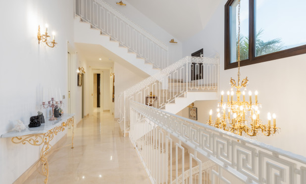 Neue Gebäude - Villa - Estepona