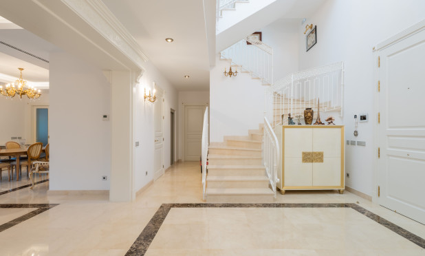 Neue Gebäude - Villa - Estepona