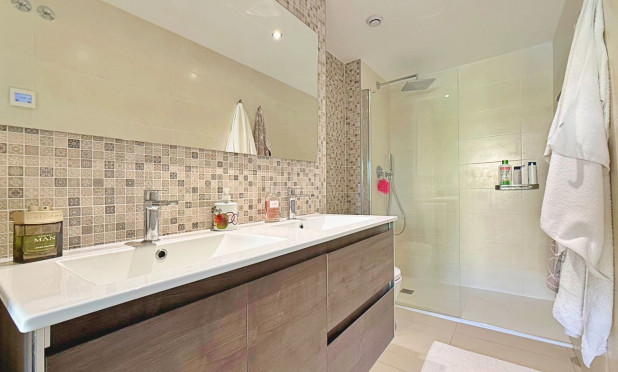 Resale - Apartment / flat - Torrevieja - Punta Prima