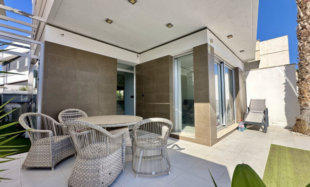 Odsprzedaż - Villa - Orihuela Costa - Lomas de Cabo Roig