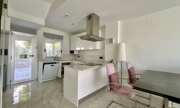 Odsprzedaż - Villa - Orihuela Costa - Lomas de Cabo Roig