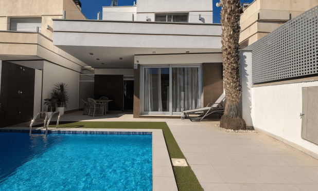 Odsprzedaż - Villa - Orihuela Costa - Lomas de Cabo Roig