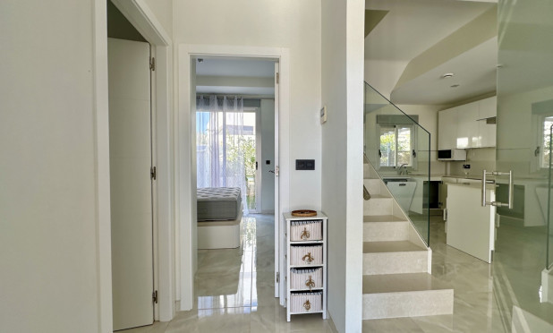 Odsprzedaż - Villa - Orihuela Costa - Lomas de Cabo Roig