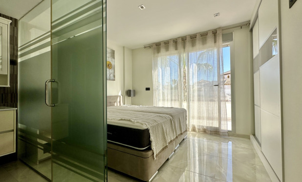 Odsprzedaż - Villa - Orihuela Costa - Lomas de Cabo Roig