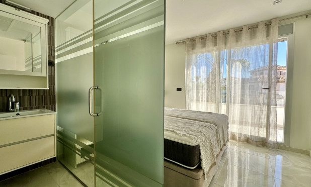 Odsprzedaż - Villa - Orihuela Costa - Lomas de Cabo Roig