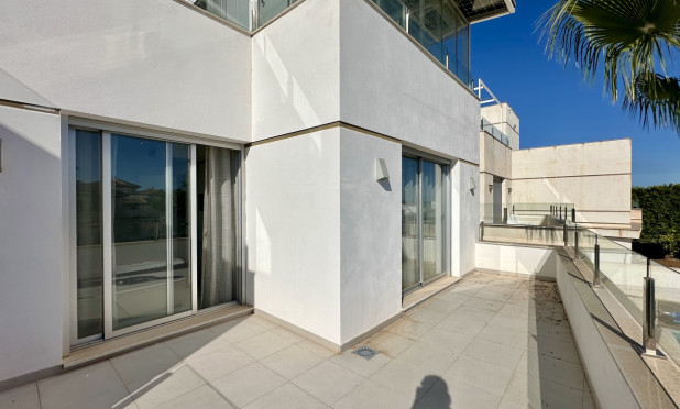 Odsprzedaż - Villa - Orihuela Costa - Lomas de Cabo Roig