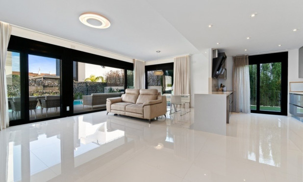 Resale - Villa - Orihuela Costa - Aguamarina