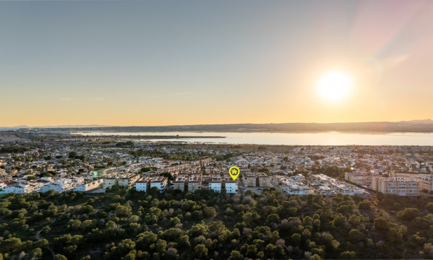 Resale - Apartment / flat - Torrevieja - La Siesta