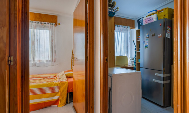 Resale - Apartment / flat - Torrevieja - La Siesta