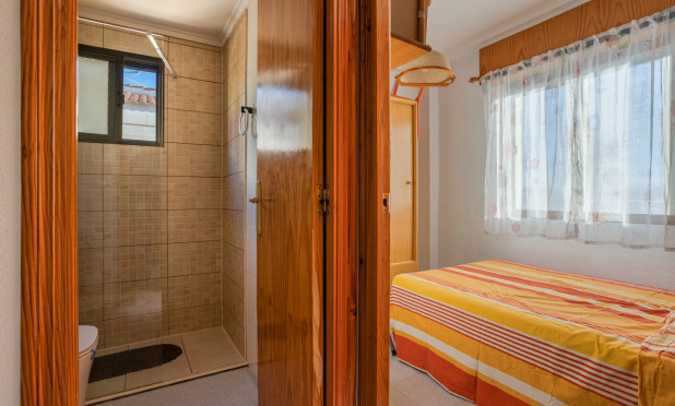 Resale - Apartment / flat - Torrevieja - La Siesta