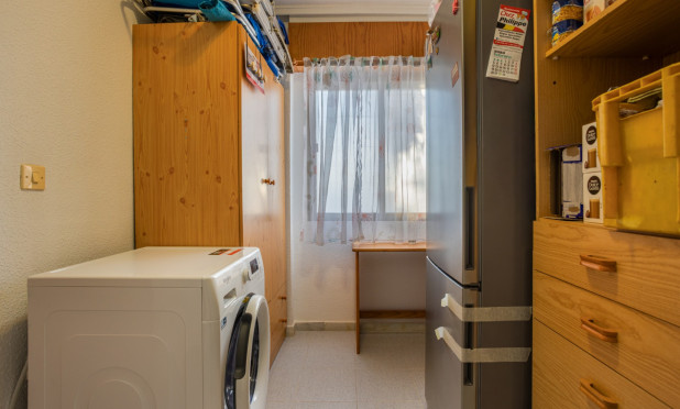 Resale - Apartment / flat - Torrevieja - La Siesta