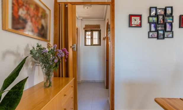 Resale - Apartment / flat - Torrevieja - La Siesta