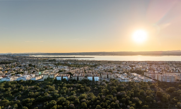 Resale - Apartment / flat - Torrevieja - La Siesta