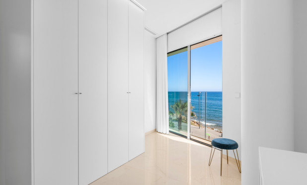 Odsprzedaż - Mieszkanie w bloku - Torrevieja - Playa del Cura