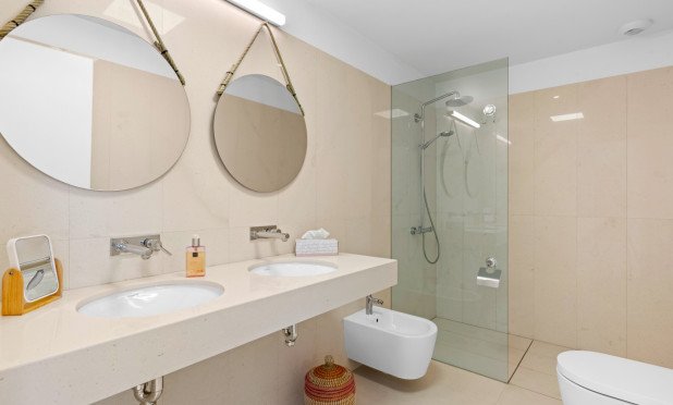 Odsprzedaż - Mieszkanie w bloku - Torrevieja - Playa del Cura