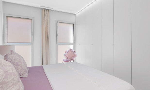 Odsprzedaż - Mieszkanie w bloku - Torrevieja - Playa del Cura