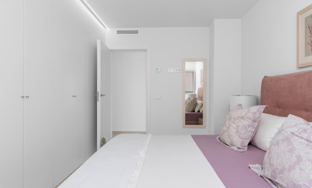 Odsprzedaż - Mieszkanie w bloku - Torrevieja - Playa del Cura