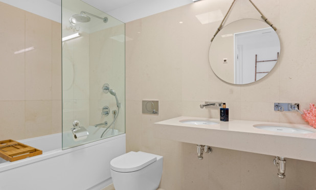 Odsprzedaż - Mieszkanie w bloku - Torrevieja - Playa del Cura