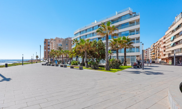 Odsprzedaż - Mieszkanie w bloku - Torrevieja - Playa del Cura